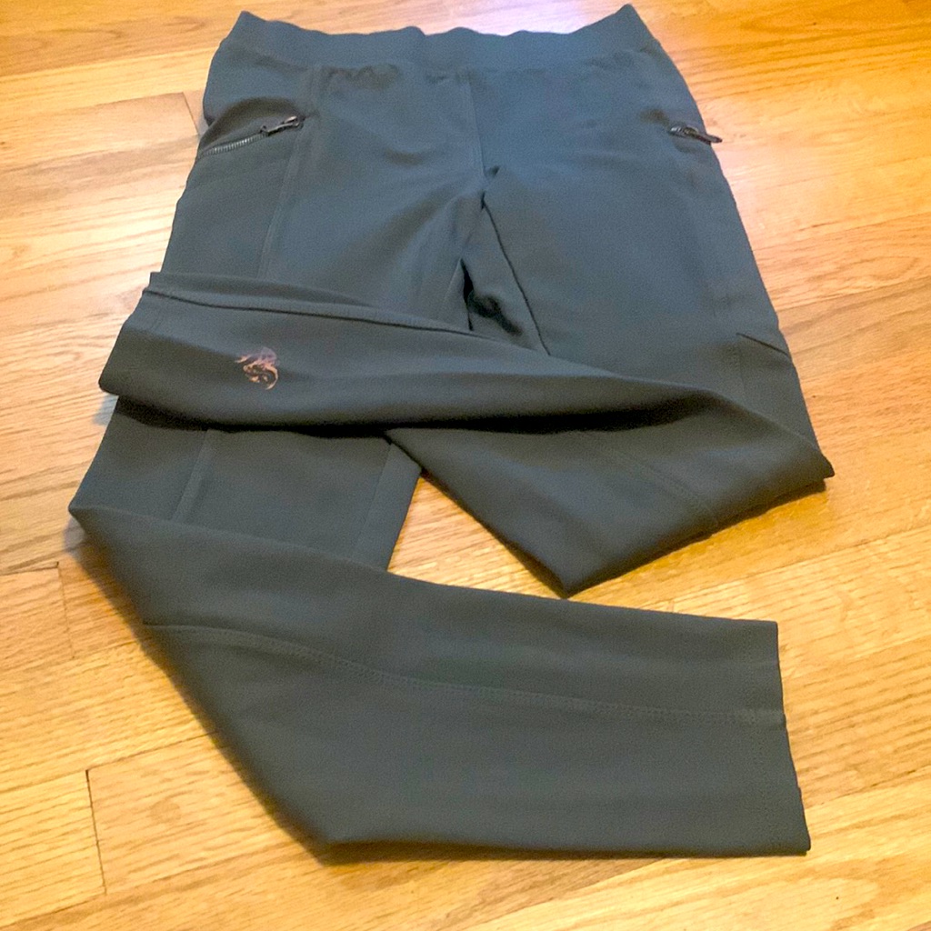Dark Green. Legendary Whitetails Leggins. Thick Fabric. Pockets. Size Small.